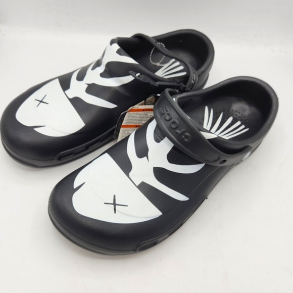 Crocs Unisex Bistro Graphic Black And White Fishbone Clogs - Size M15 / W17 - Picture 4 of 16